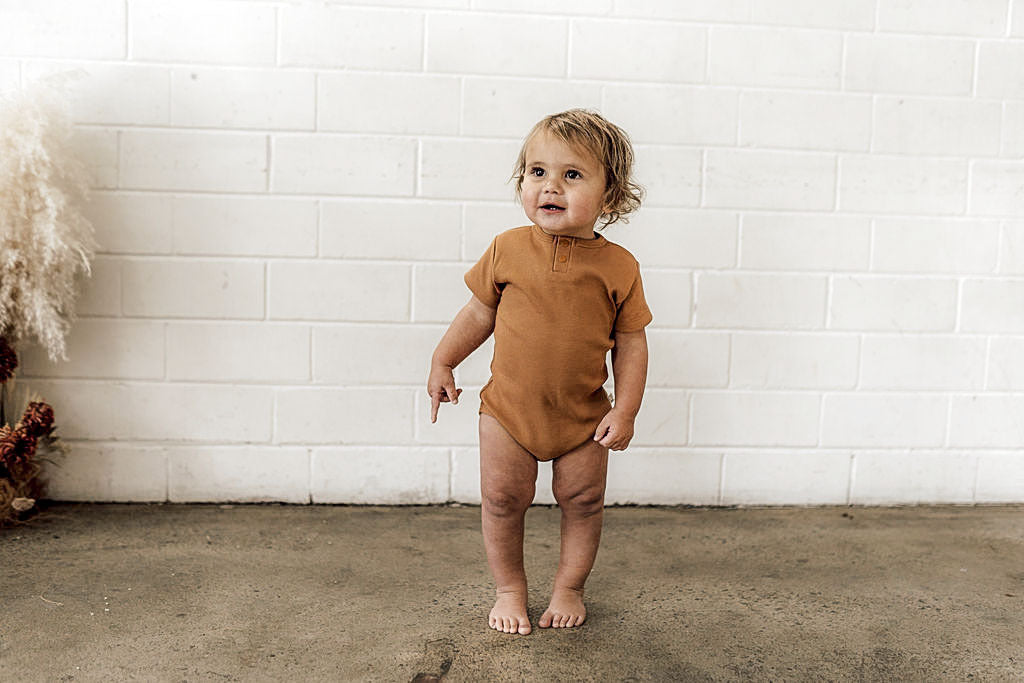 Snuggle Hunny Kids Chestnut Short Sleeve Bodysuit Organic Baby Clothing Snuggle Hunny Kids 